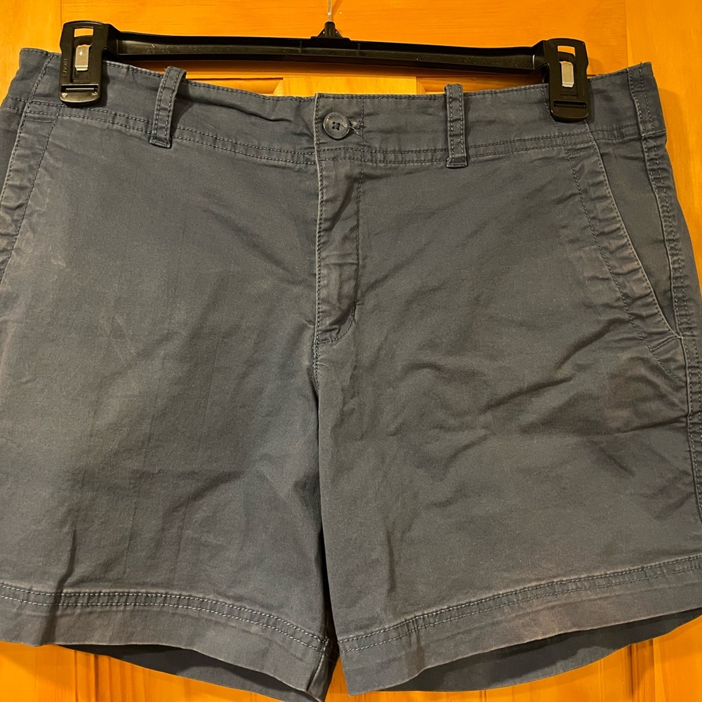 Women’s grey cotton Eddie Bauer shorts size 10